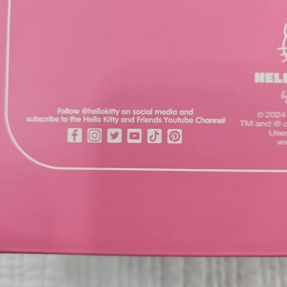 Hello Kitty Paper Tableware Party Set 16‎ Lunch & 16 dessert plates, 40 Napkins